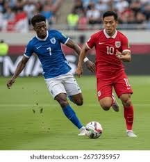 香港明星足球队燃情昆明 近万人合唱共忆流金岁月